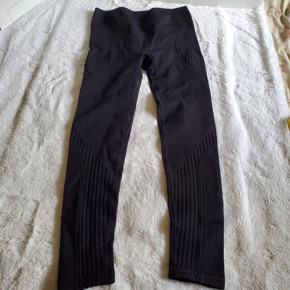 Fabletics Leggings Read Description - image 3